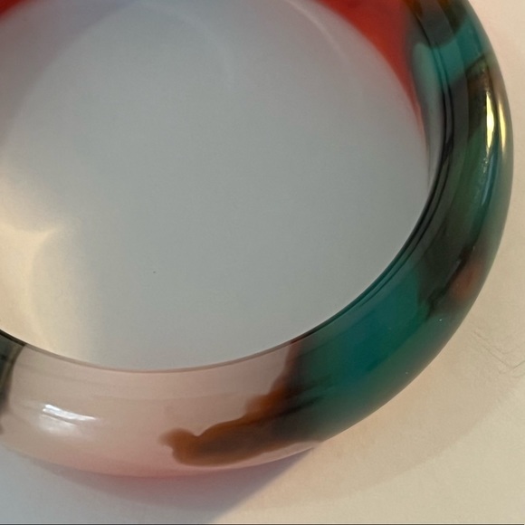 Beautiful Chalcedony Bangle Bracelet in Jade Style - Picture 9 of 10